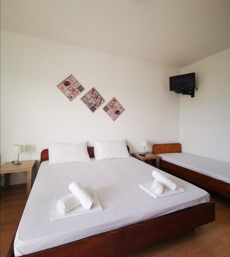 Apartments Plazibat Skrip Екстер'єр фото
