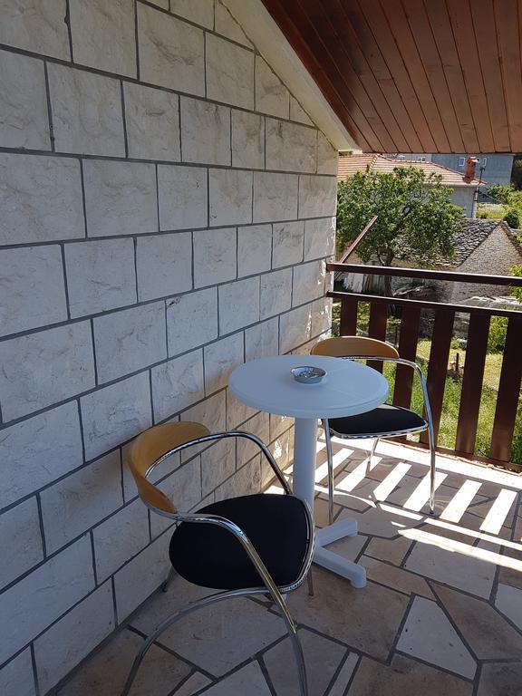 Apartments Plazibat Skrip Екстер'єр фото