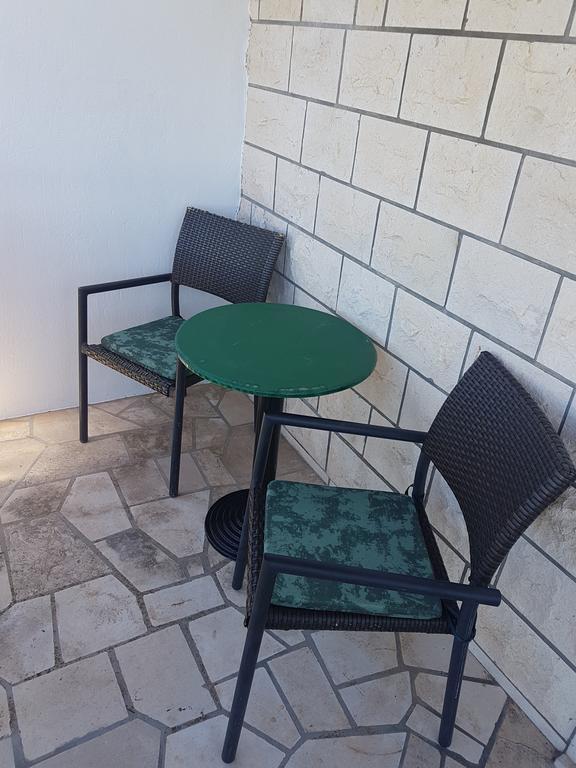 Apartments Plazibat Skrip Екстер'єр фото
