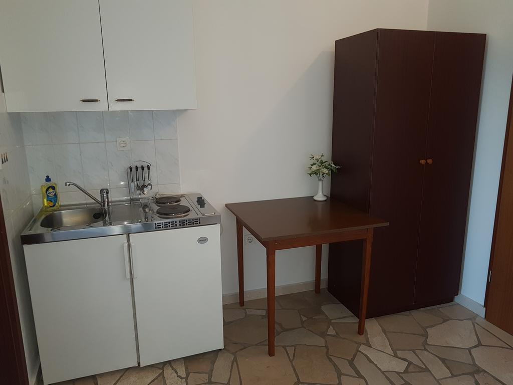 Apartments Plazibat Skrip Екстер'єр фото