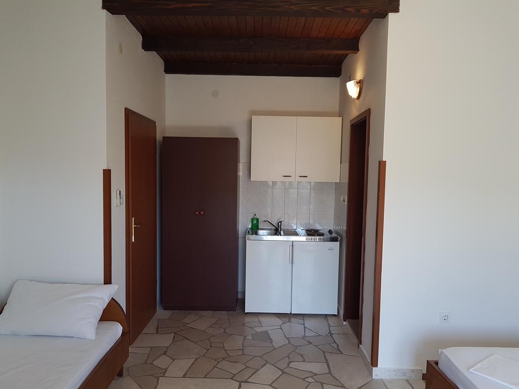 Apartments Plazibat Skrip Екстер'єр фото