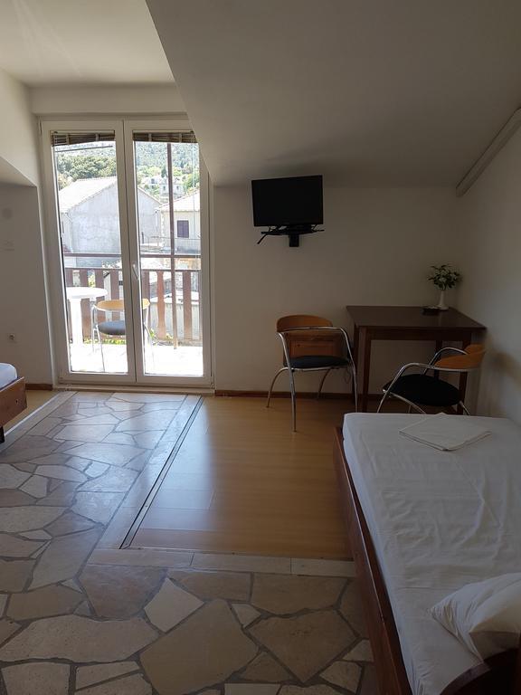 Apartments Plazibat Skrip Екстер'єр фото