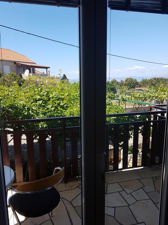 Apartments Plazibat Skrip Екстер'єр фото