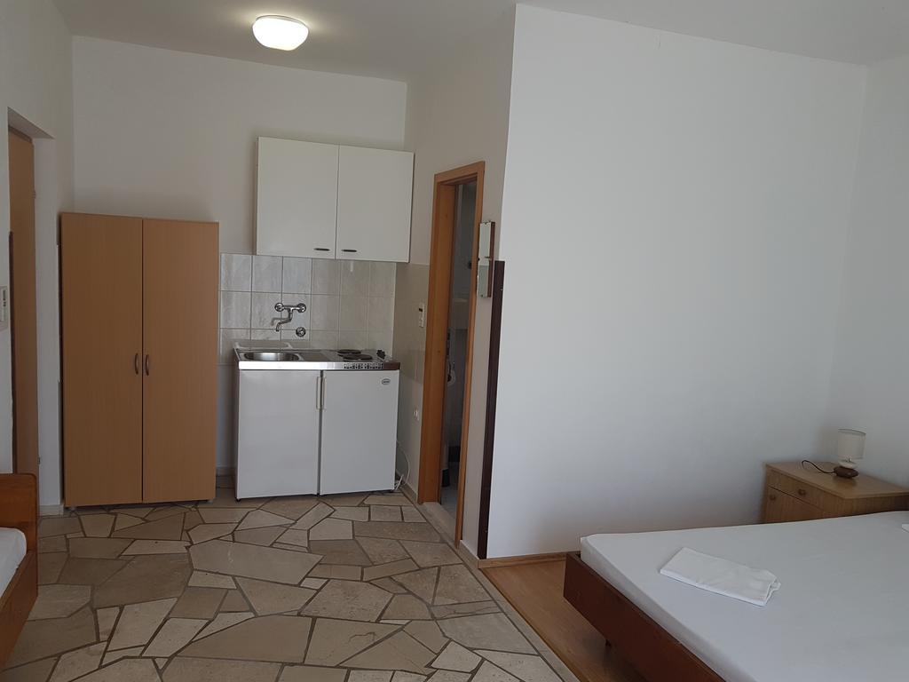 Apartments Plazibat Skrip Екстер'єр фото